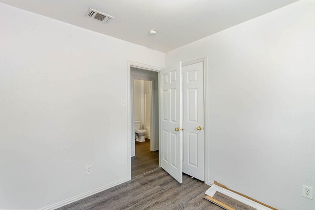 Foto del edificio - Comfort and Convenience of 3BD/2BA Duplex in Fort Worth!