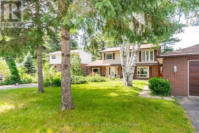 Building Photo - 570 Phillip St E