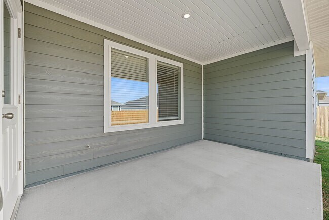 Building Photo - 521 Riggs St
