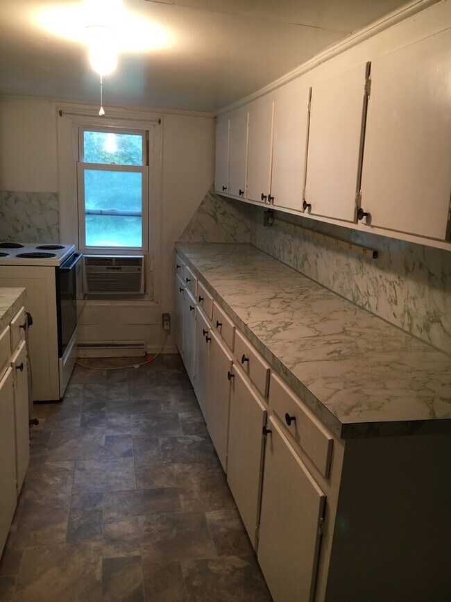 Building Photo - 1097 Burney Rd, Asheboro- 2 bdrm 1 ba home...