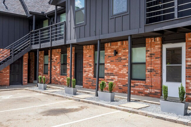 Foto del edificio - 3711 S Indianapolis Ave