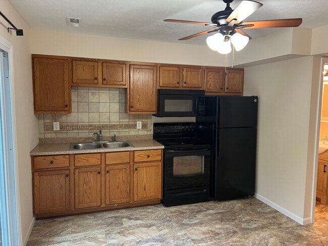 Building Photo - 405 W Collinsville Rd