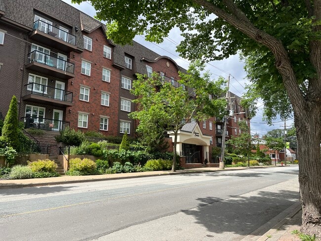 Building Photo - 115 Ochterloney St