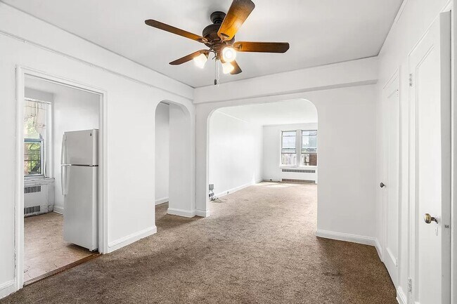 Foto del edificio - BEAUTIFUL 1 BEDROOM 1 BATHROOM