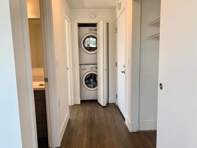 Building Photo - The Hudson