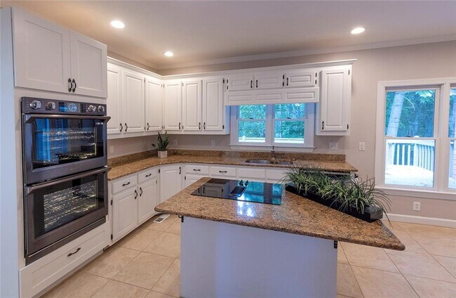 Building Photo - 3158 Kings Arms Ct