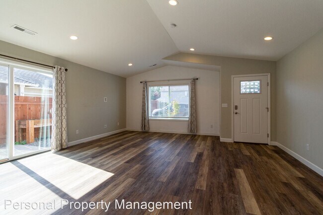 Foto del edificio - 3 br, 2 bath House - 9607 NE 25th Ave