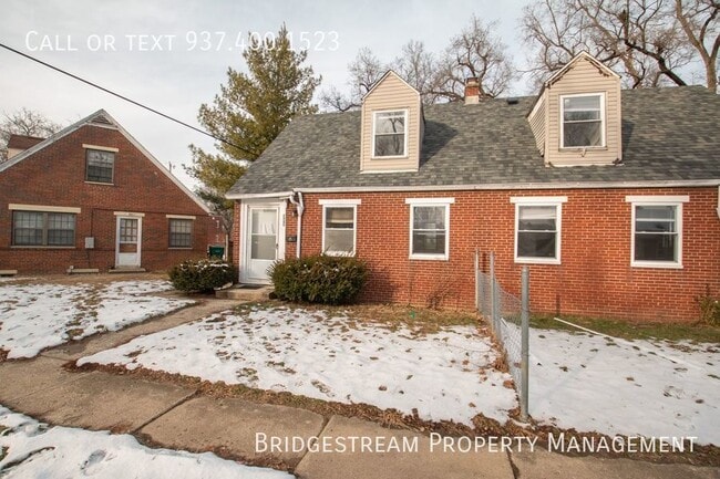 Building Photo - Updated 2 bedroom, 1 bath double with base...
