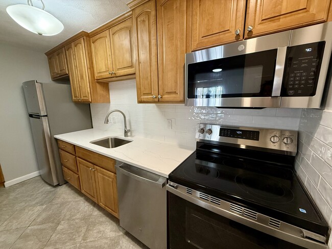 Building Photo - 5 Washington St