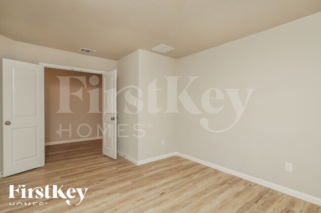 Building Photo - 9984 Sarrebourg St