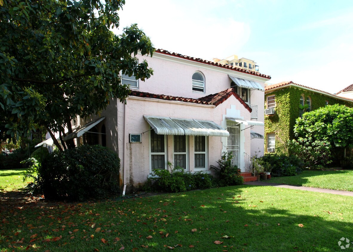 Building Photo - 114 Menores Ave