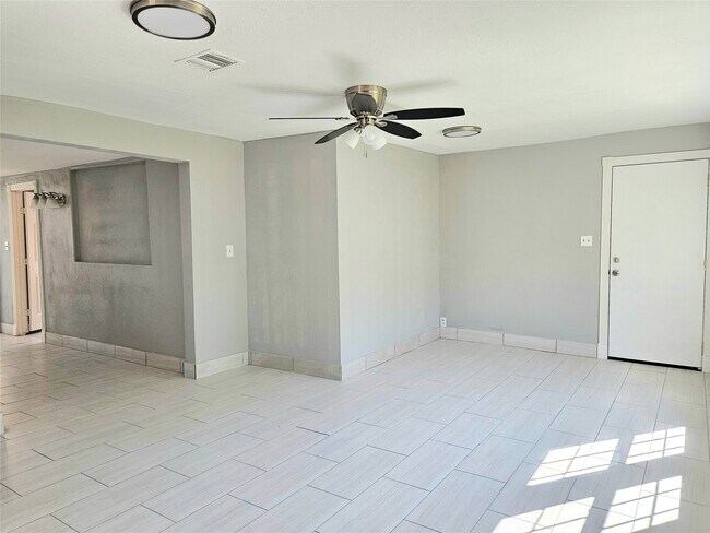 Foto del edificio - 532 Bayshore Dr