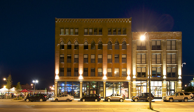 Building Photo - Apartments at the Hub