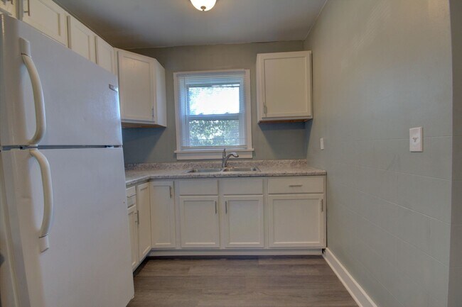 Building Photo - CIF001A_417