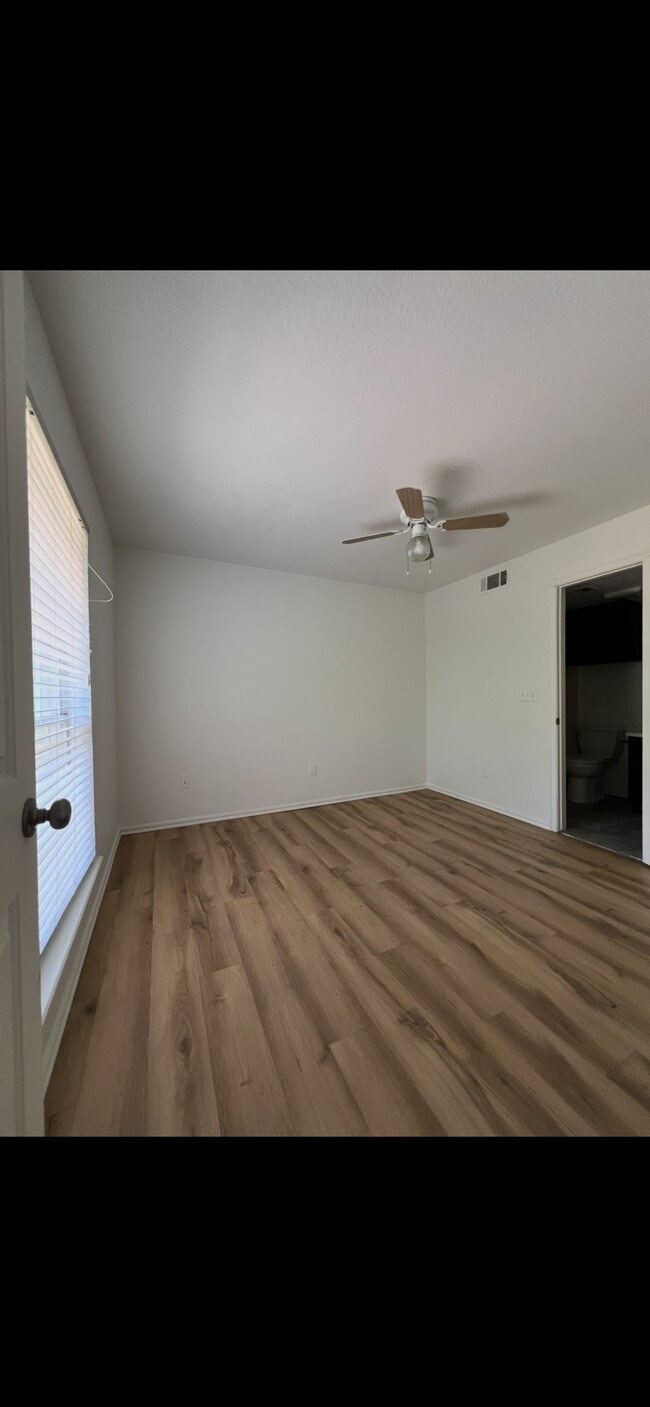 Foto del edificio - 11525 N Meridian Ave