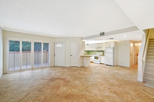 Building Photo - 50 Uno Lago Dr