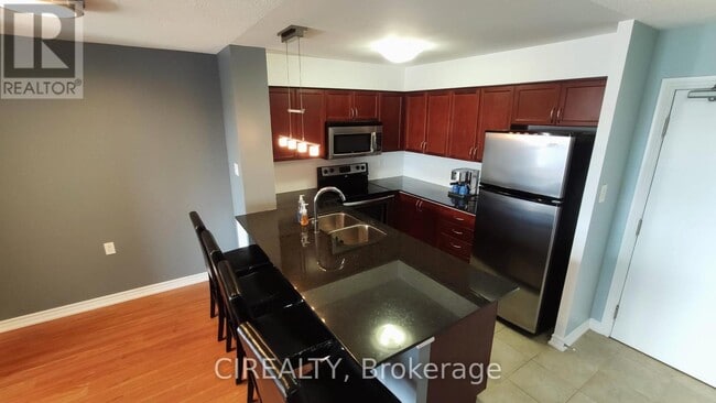 Building Photo - 872-872 Sheppard Ave W