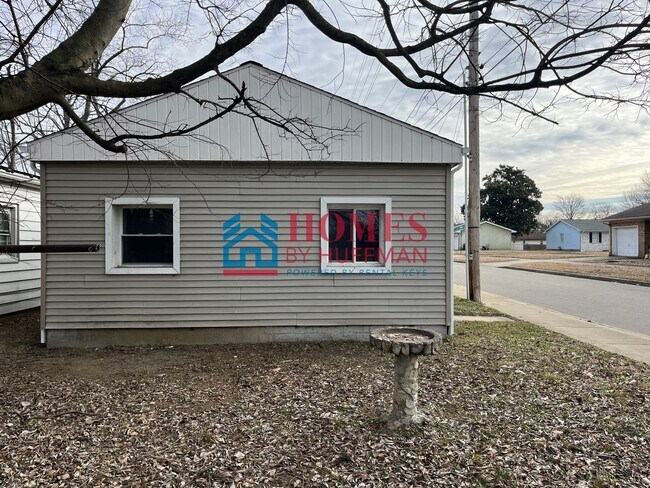 Building Photo - Two Bedroom House | Updated with Appliances