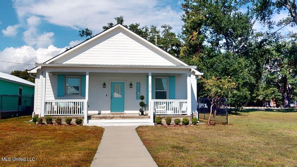 Primary Photo - 1215 Ocean View Dr