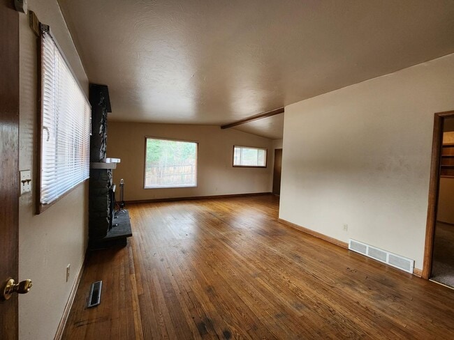 Building Photo - 506 W Cheyenne Rd