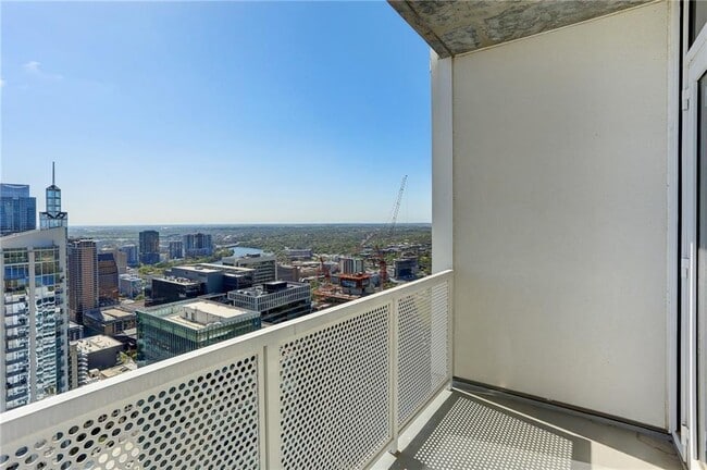 Foto del edificio - 301 West Ave