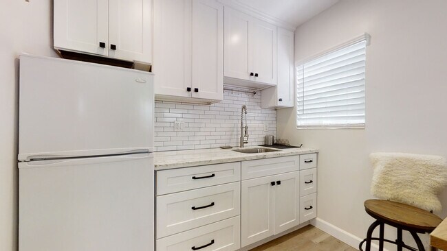 Building Photo - 126 Seaview St
