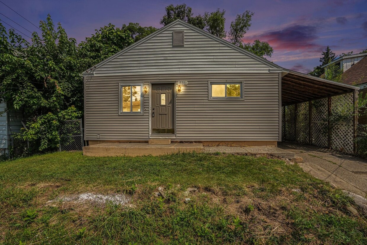 Primary Photo - 3 Bedroom, 2 Bath Home in Grand Rapids! Av...