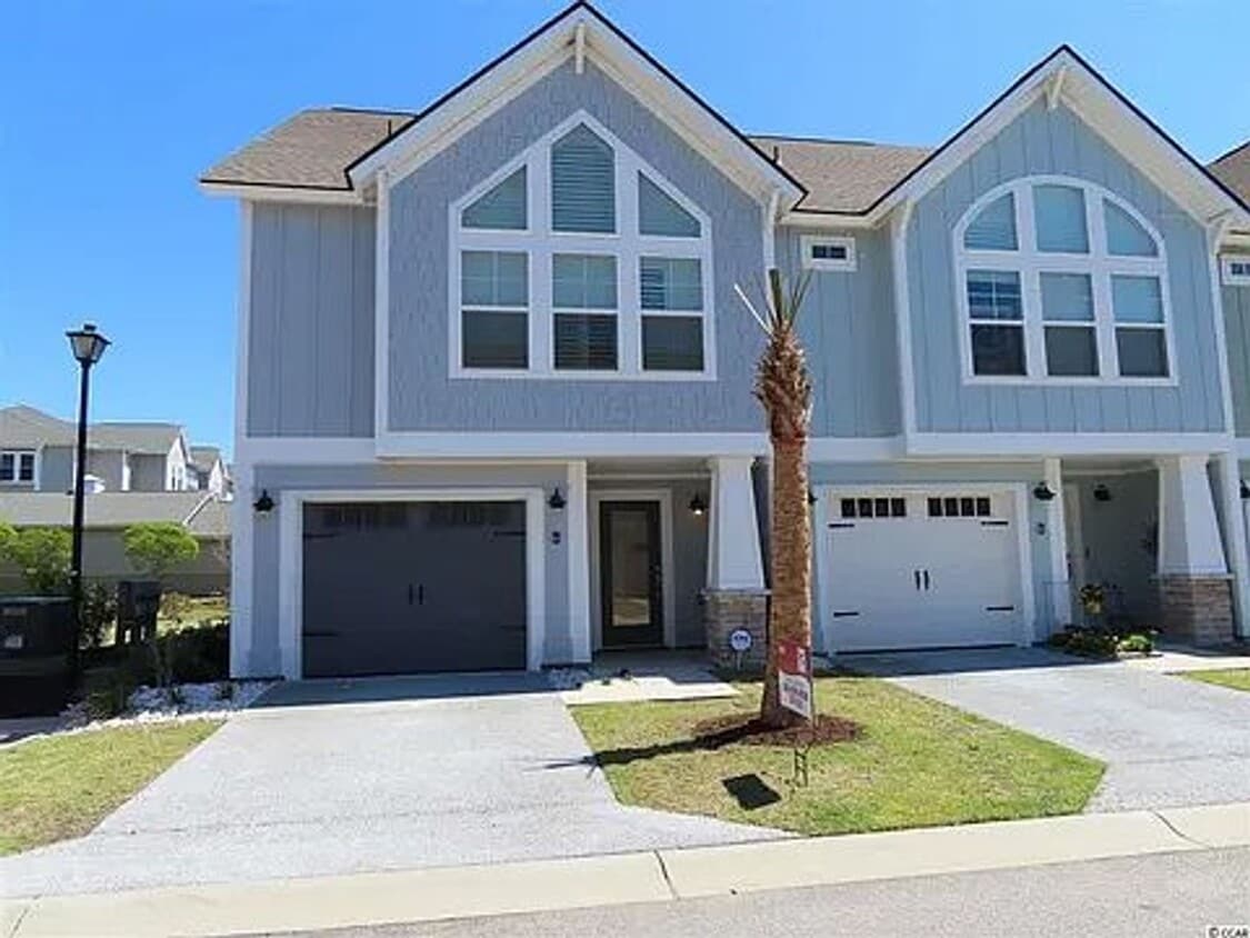 Modern 3 Bed/3 Bath End Unit Townhome - Close to Everything - GREAT PRICE! - Modern 3 Bed/3 Bath End Unit Townhome - Close to Everything - GREAT PRICE!