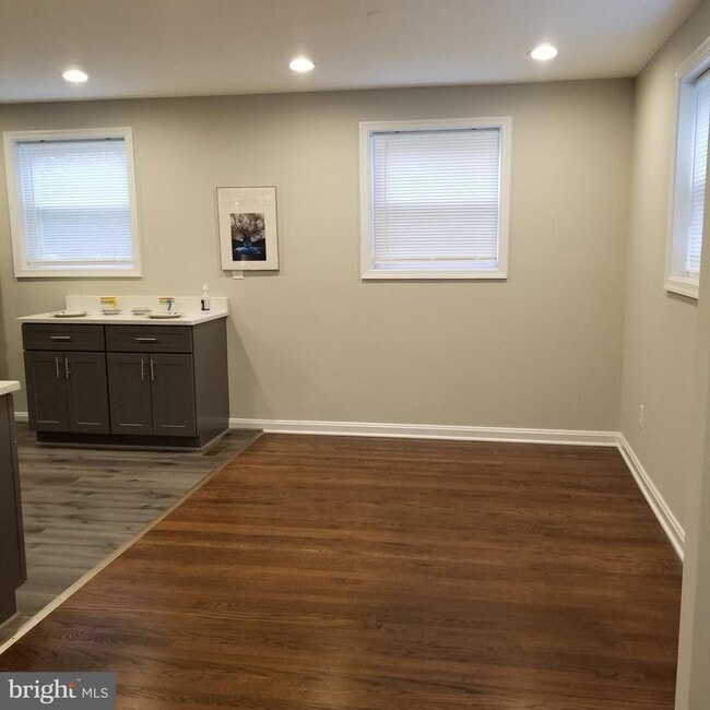 Foto del edificio - 4704 Red Fox Rd