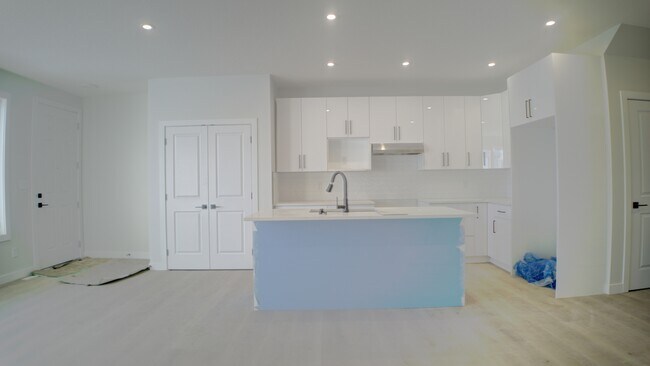 Building Photo - 10240-10157 157 St NW