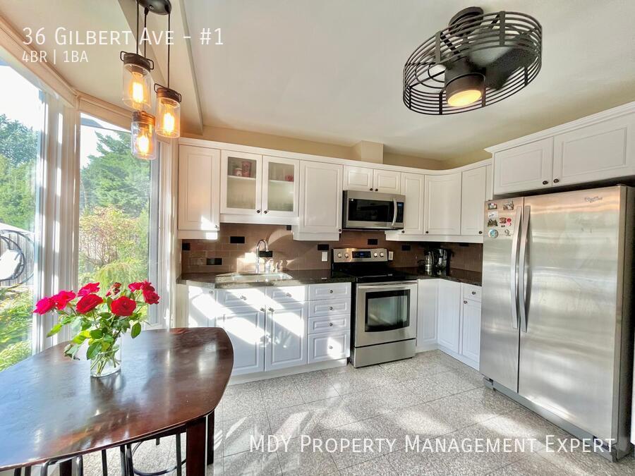 Photo principale - Spacious and bright upper unit in Ancaster