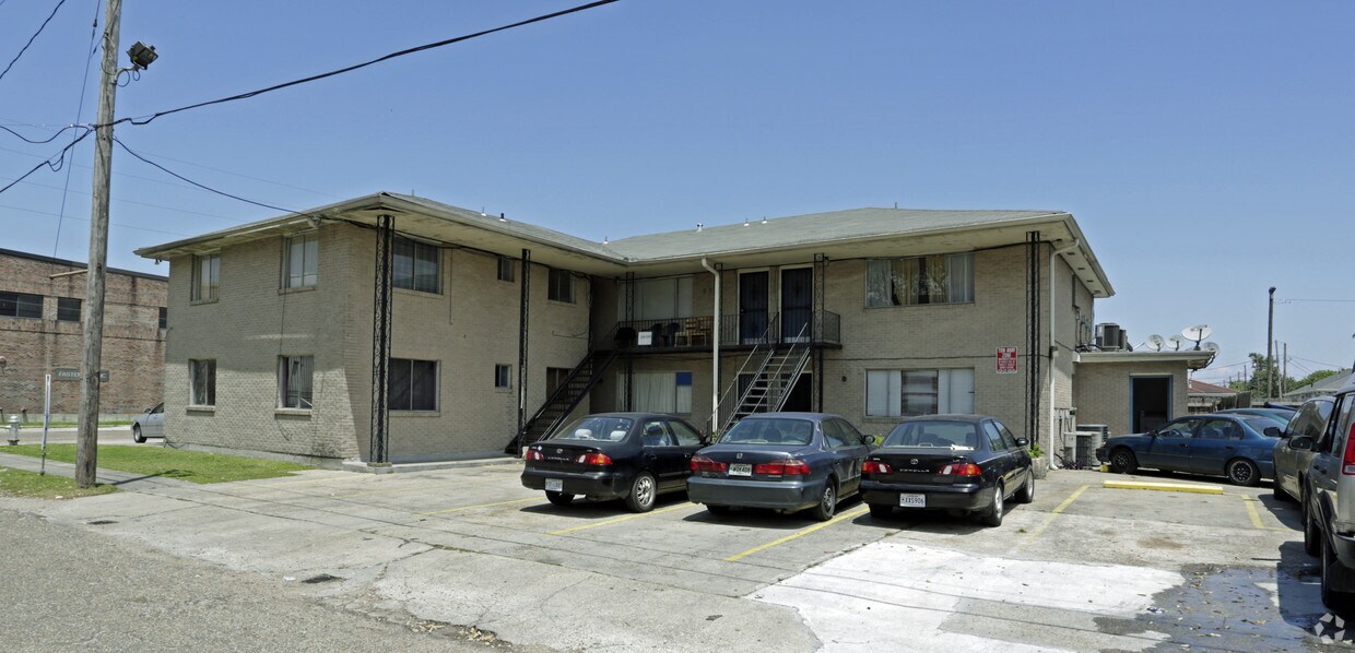 Primary Photo - 125 Walter Scott St