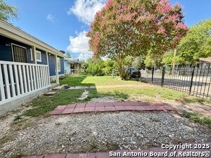 Foto del edificio - 230 S San Gabriel Ave