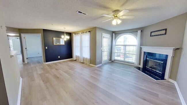 Building Photo - 5004 Lawndale Dr