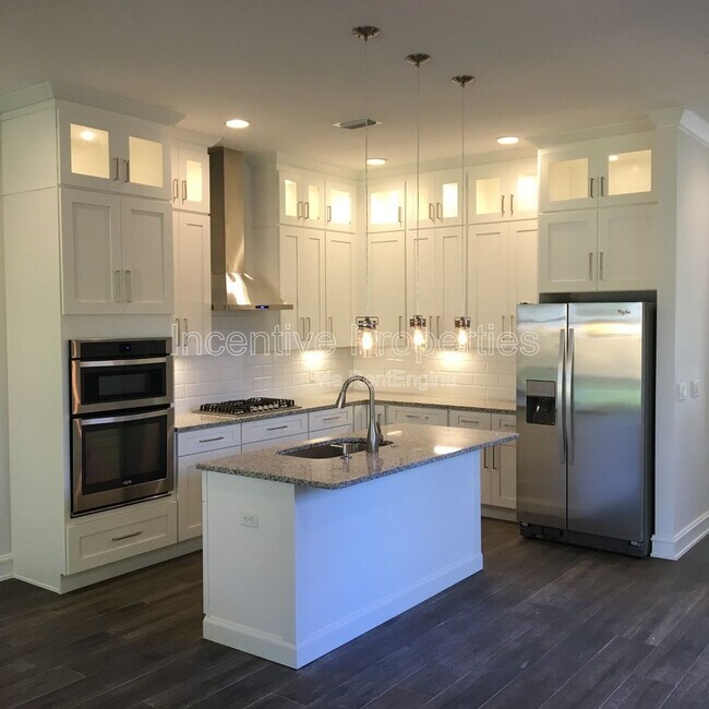 Photo - 109 E Evans St Townhome