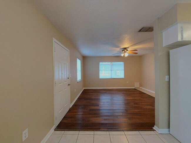 Foto del edificio - 4 Bedroom, 2 Bathroom House in Lakeland