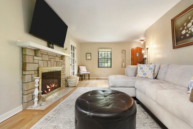 Foto del edificio - 1014 Firwood Dr
