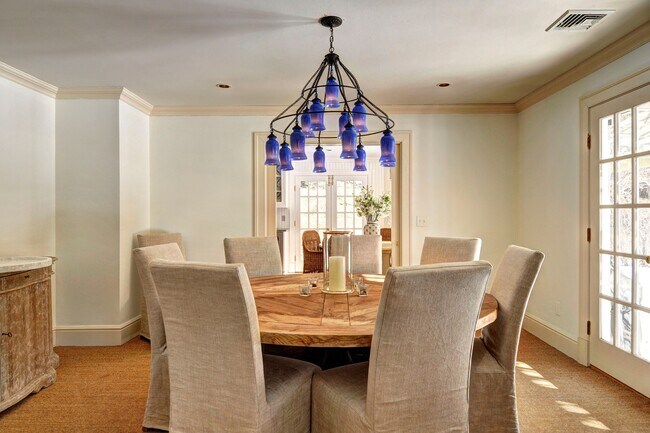 Foto del edificio - 70 Woods Ln