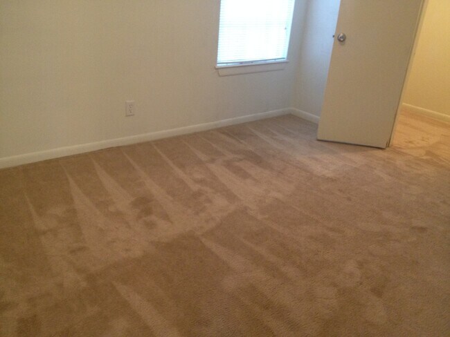 Building Photo - 2 Bedroom Home in Wolf Pen District