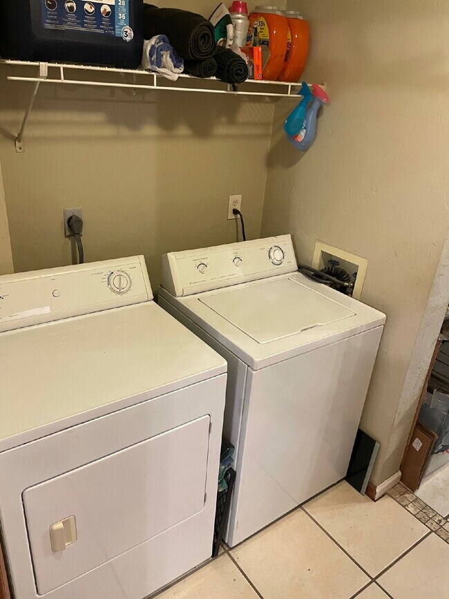 Building Photo - Perfect 1 Bedroom 1 Bathroom!