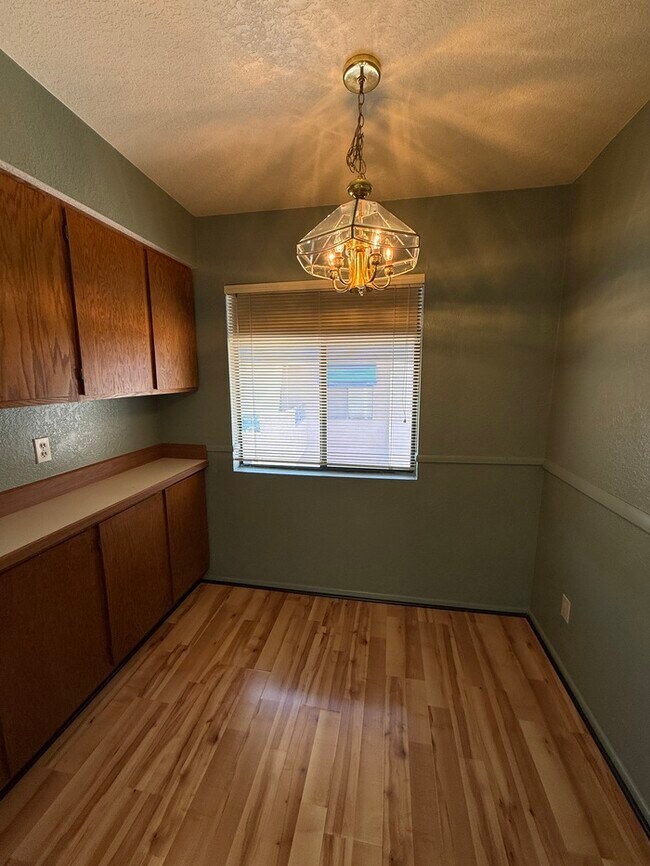 Building Photo - APARTMENT FOR RENT