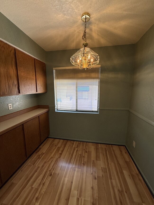 Building Photo - APARTMENT FOR RENT