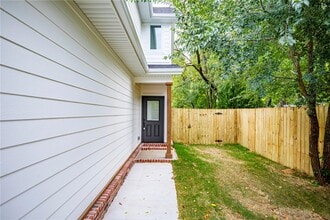 Building Photo - 715 N Mt Olive St