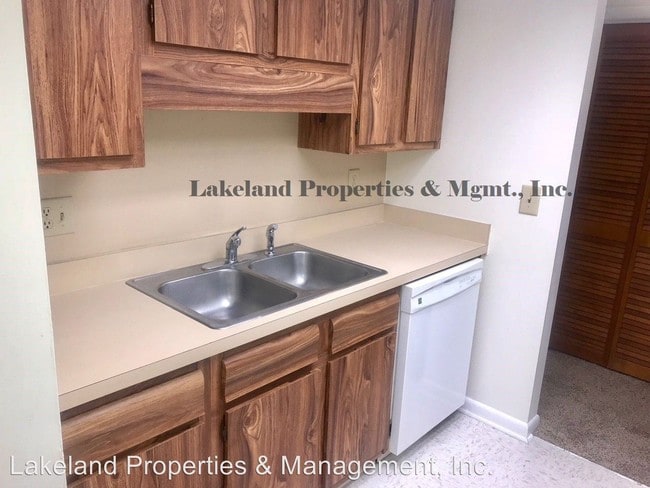 Building Photo - 3010 Skipper Pl