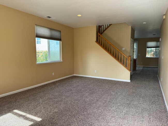 Building Photo - Renovated in Gold River 2,300 sqft. 4 Bed,...