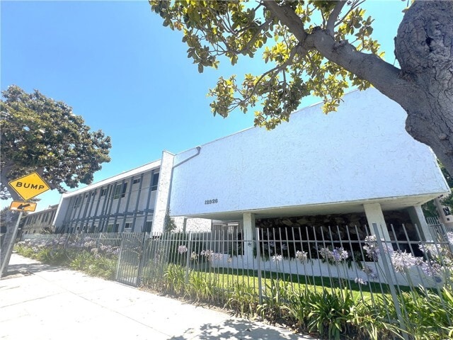 Primary Photo - 12926 Doty Ave