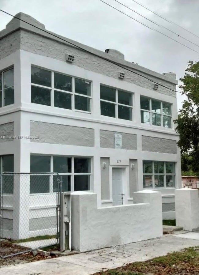 Building Photo - 629 9th St