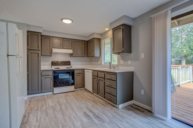 Building Photo - 3 bedrooms! Massive fenced yard!