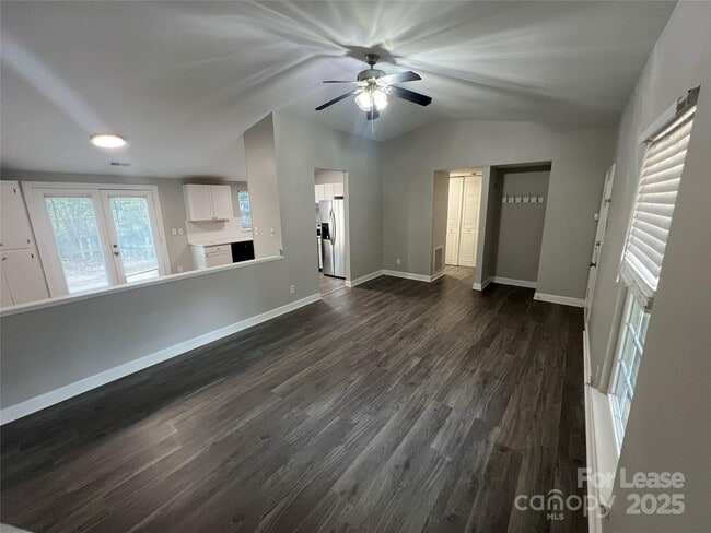 Foto del edificio - 6040 Sunset Chase Ln