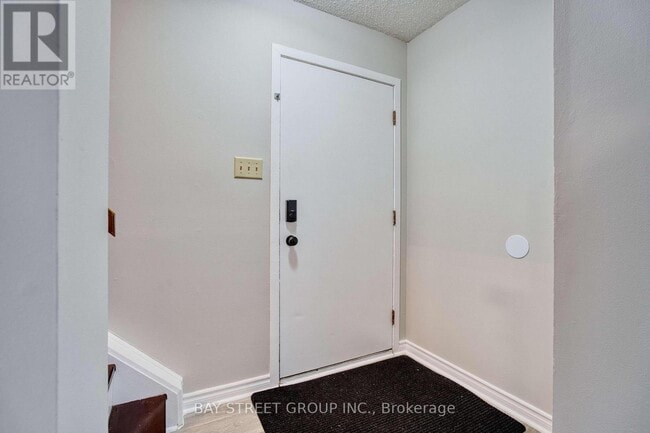 Building Photo - 1 Ranchwood Crescent